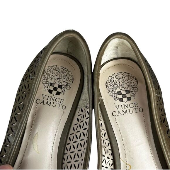 ✅EUC Vince Camuto Olive Cut-Out Loafers, Size 9 - Picture 6 of 7